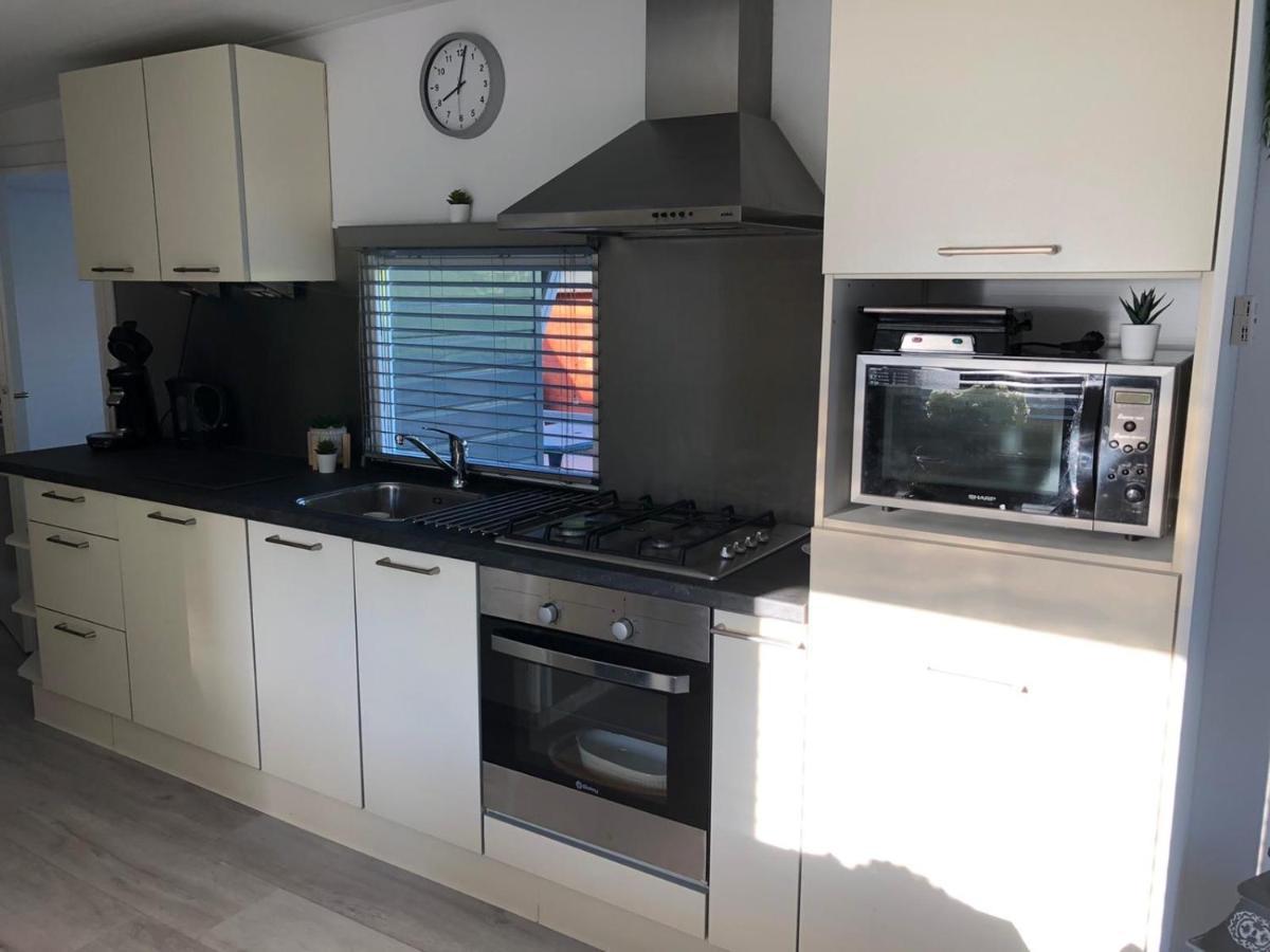 Luxe gerenoveerde L-chalet Putten Buitenkant foto