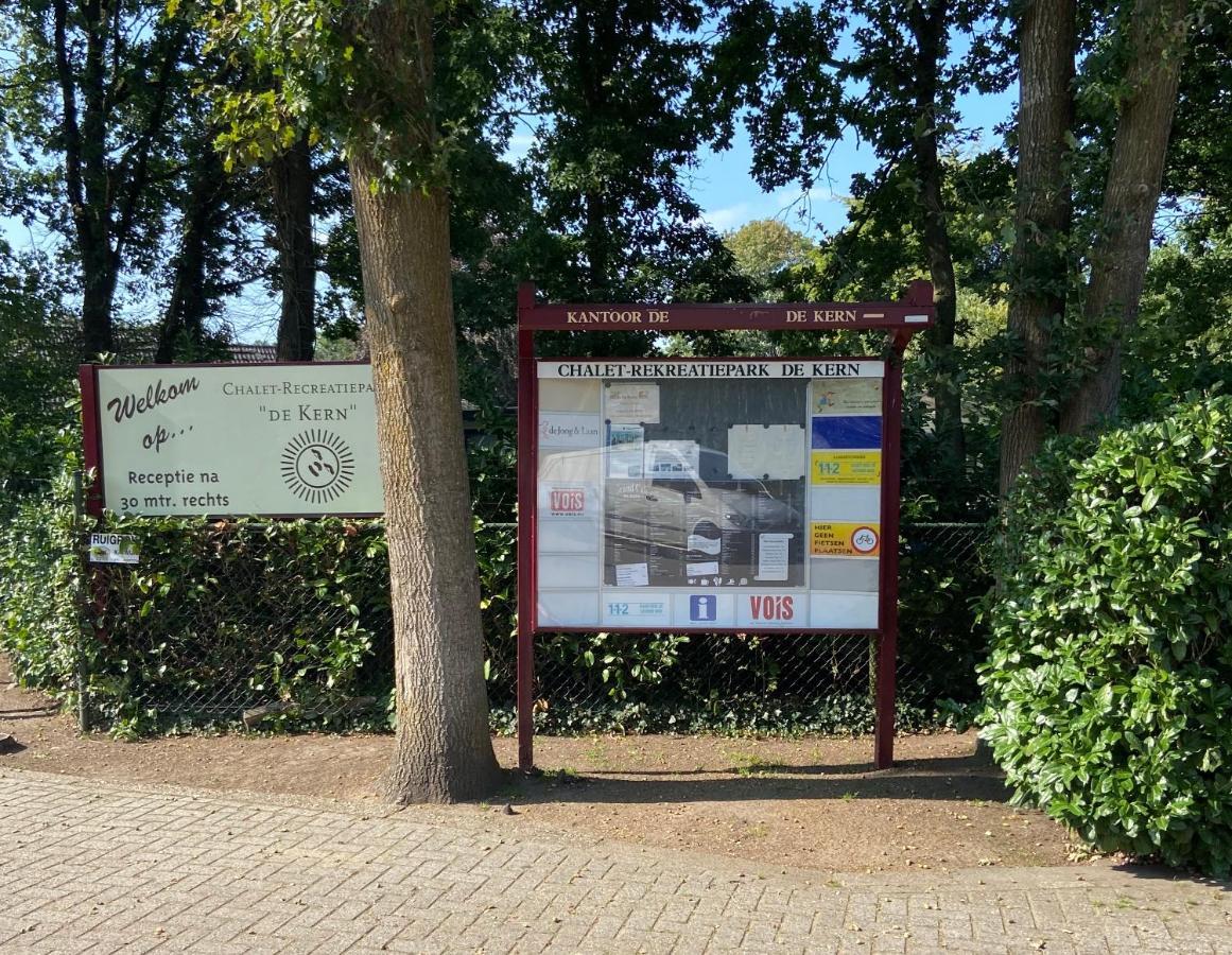 Luxe gerenoveerde L-chalet Putten Buitenkant foto