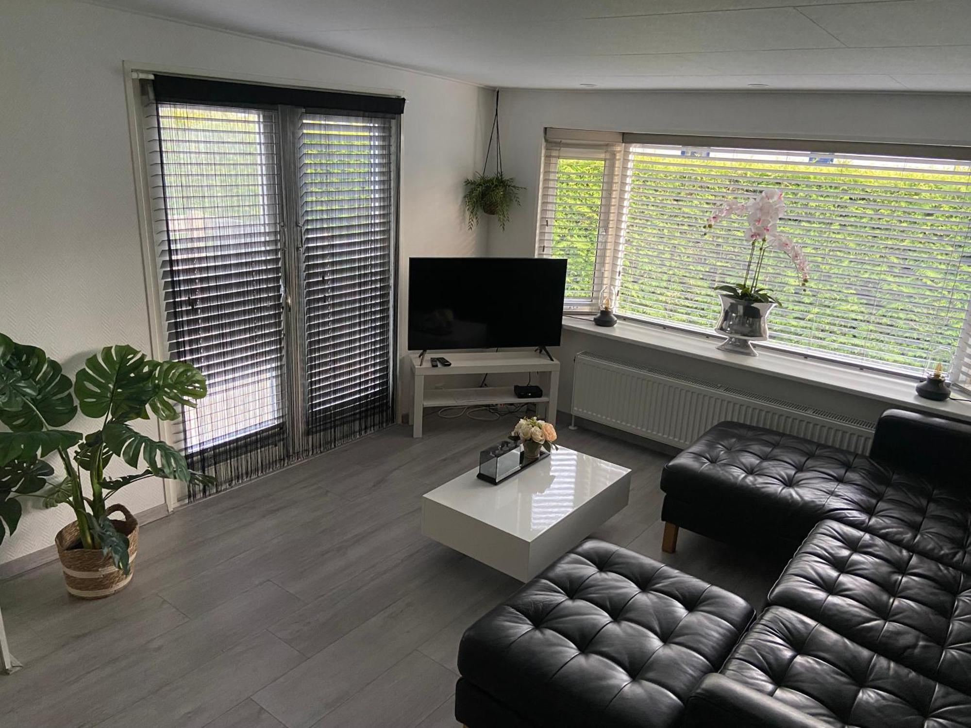 Luxe gerenoveerde L-chalet Putten Buitenkant foto