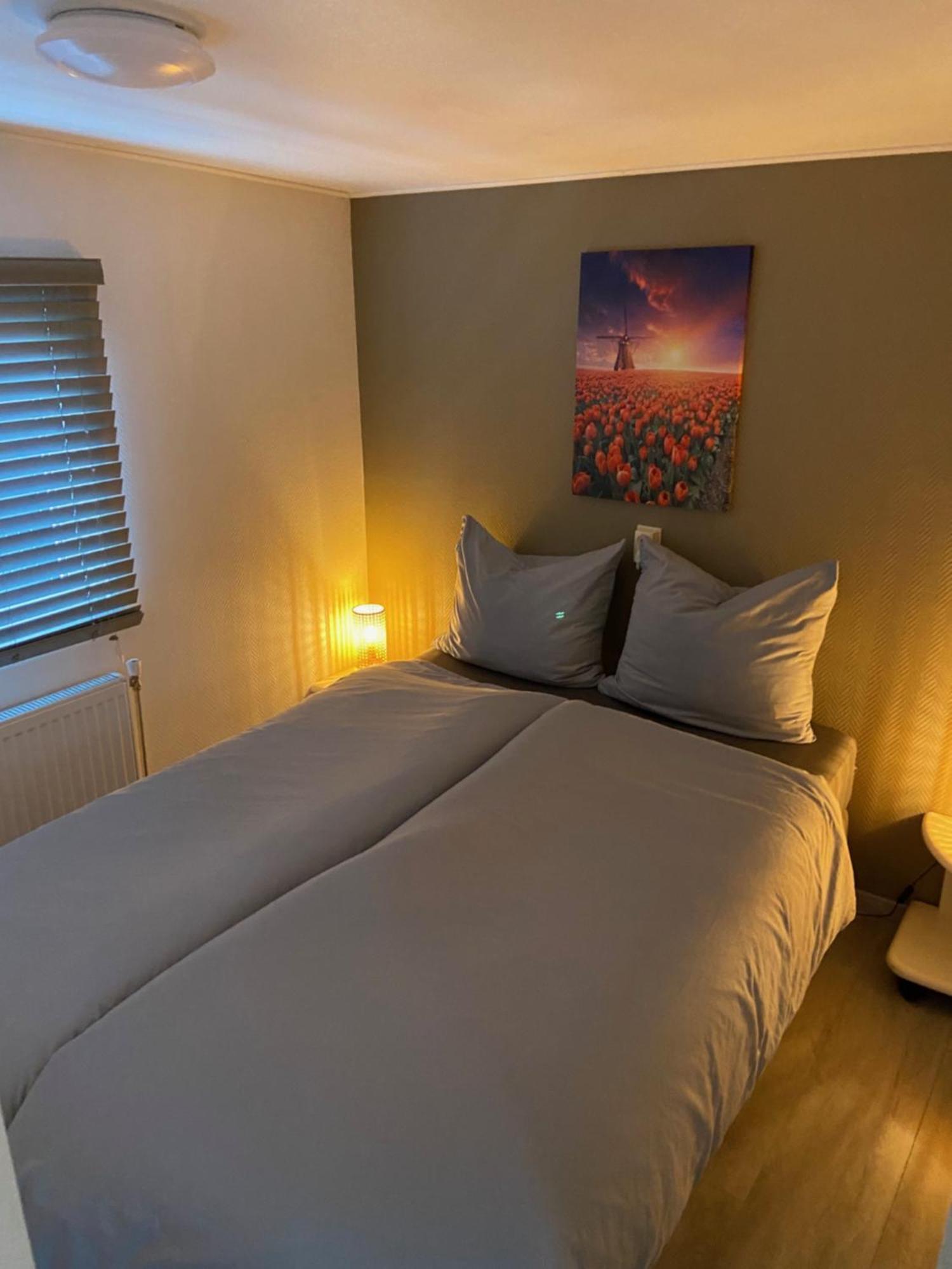 Luxe gerenoveerde L-chalet Putten Buitenkant foto