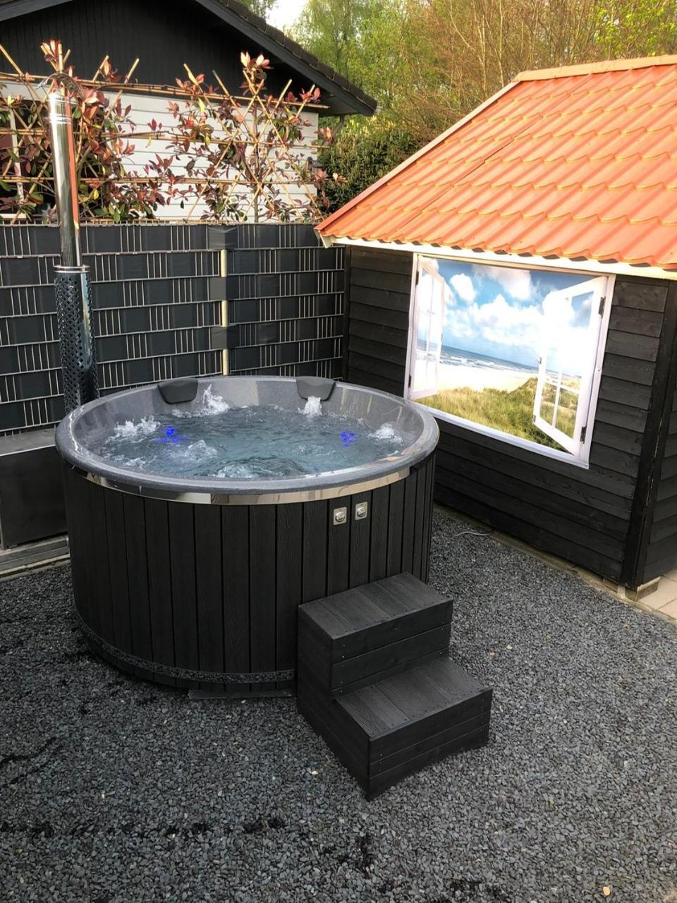 Luxe gerenoveerde L-chalet Putten Buitenkant foto