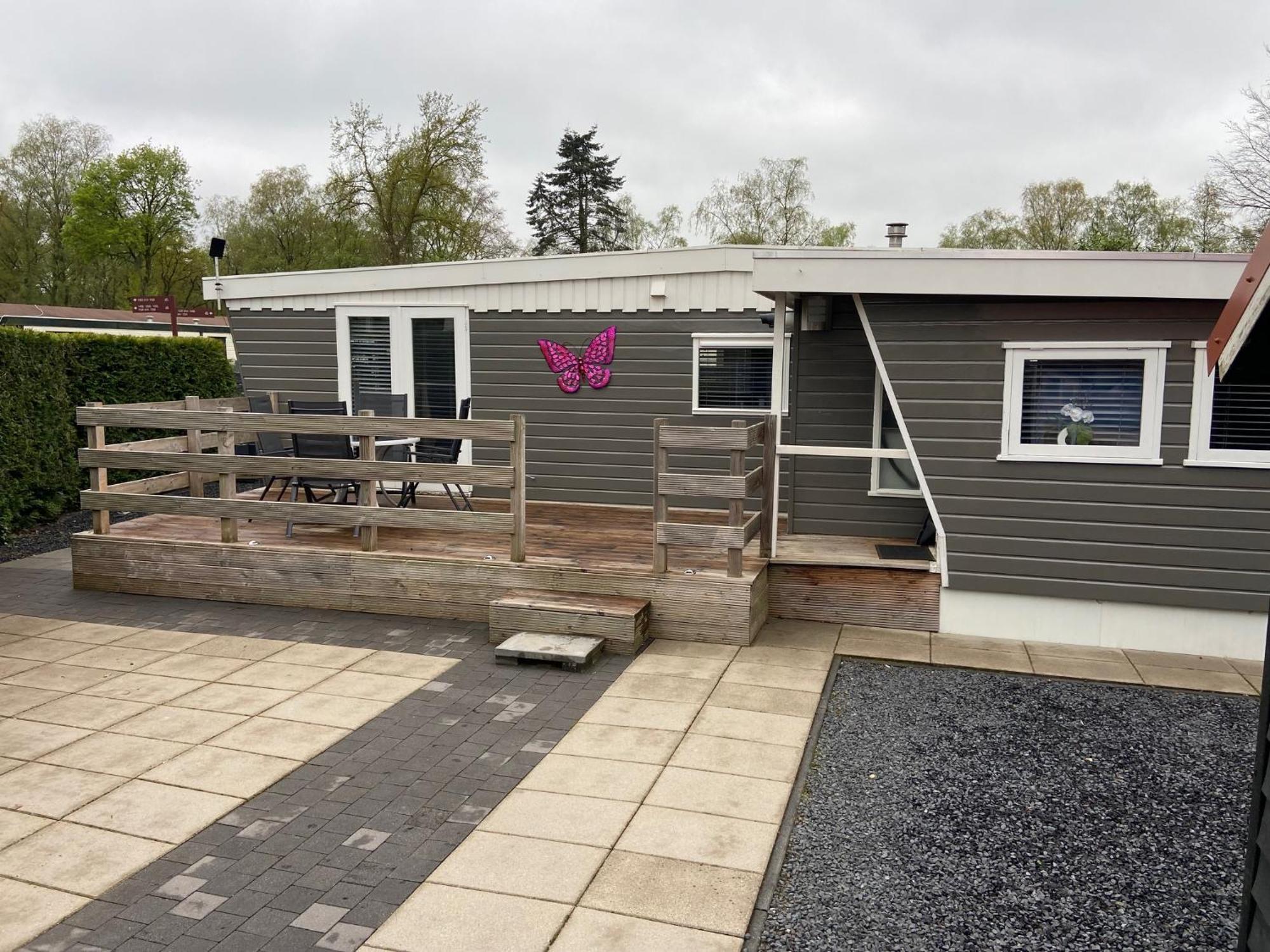 Luxe gerenoveerde L-chalet Putten Buitenkant foto