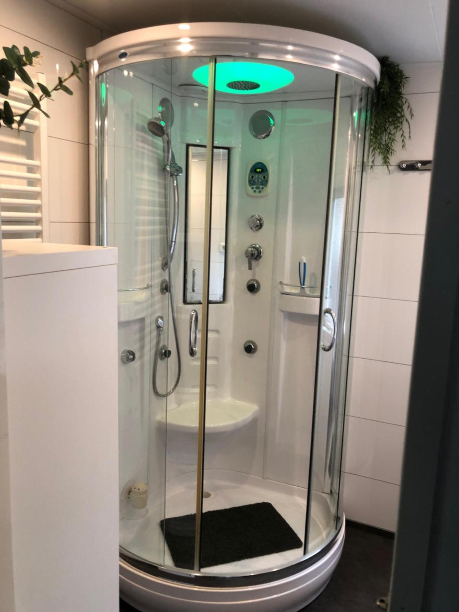 Luxe gerenoveerde L-chalet Putten Buitenkant foto